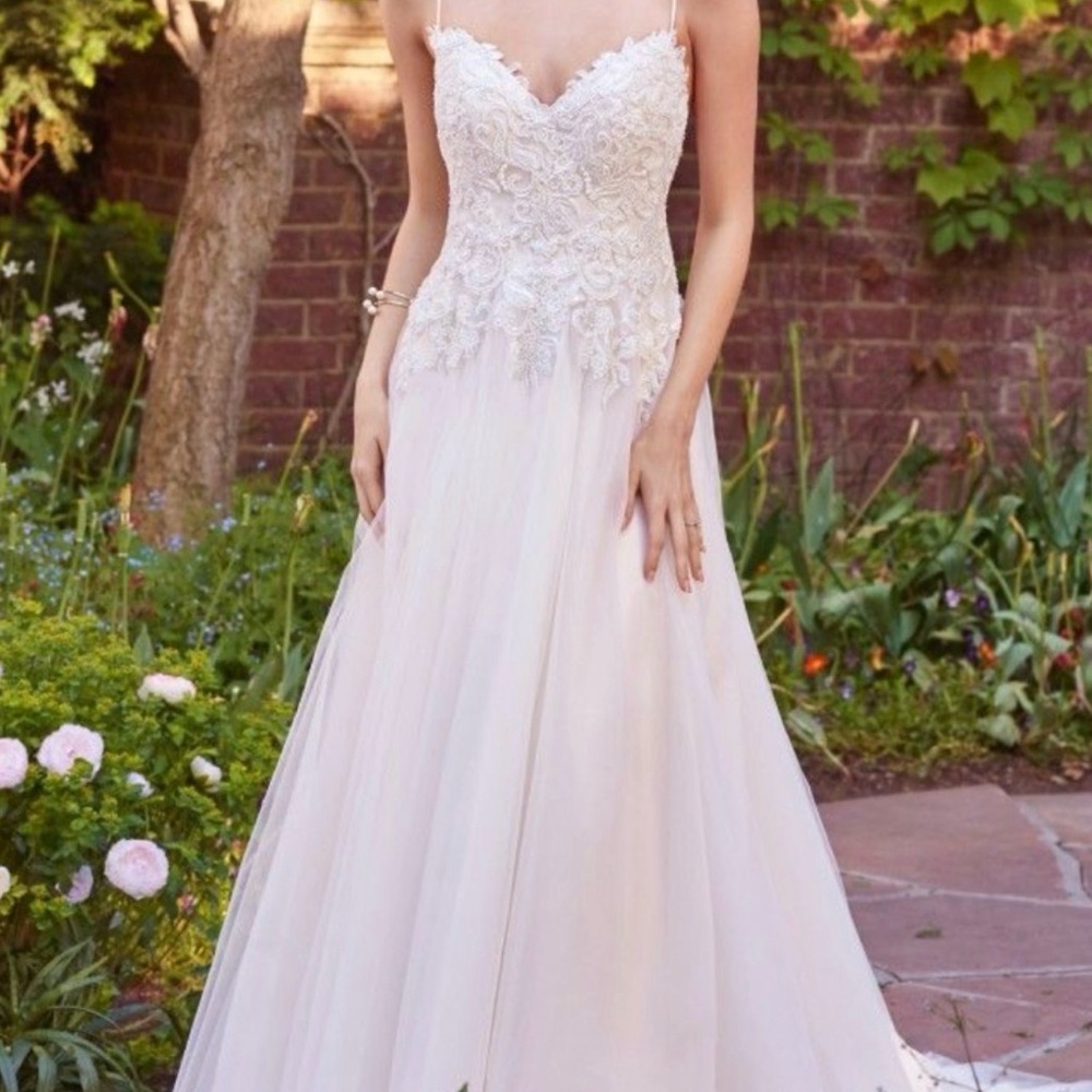 Elegant Lace Wedding Dress